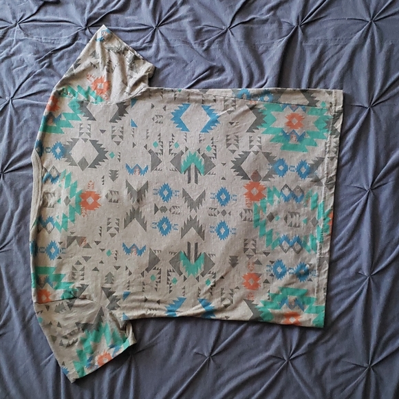 Funky Patterned Carbon Tshirt - Medium - Picture 4 of 5